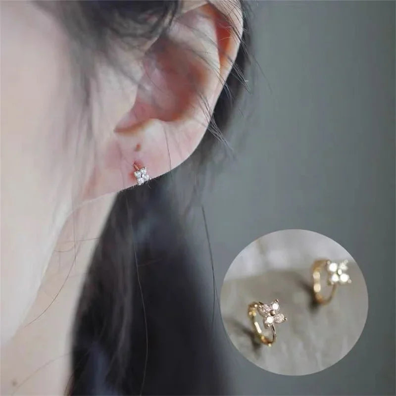 Neue Nette Süße Hohl Herz Zirkon Hoop Ohrring Für Frauen Klassische Glänzende Stud Ohrringe Mode Kleine Trendy Ohr Schnalle Schmuck