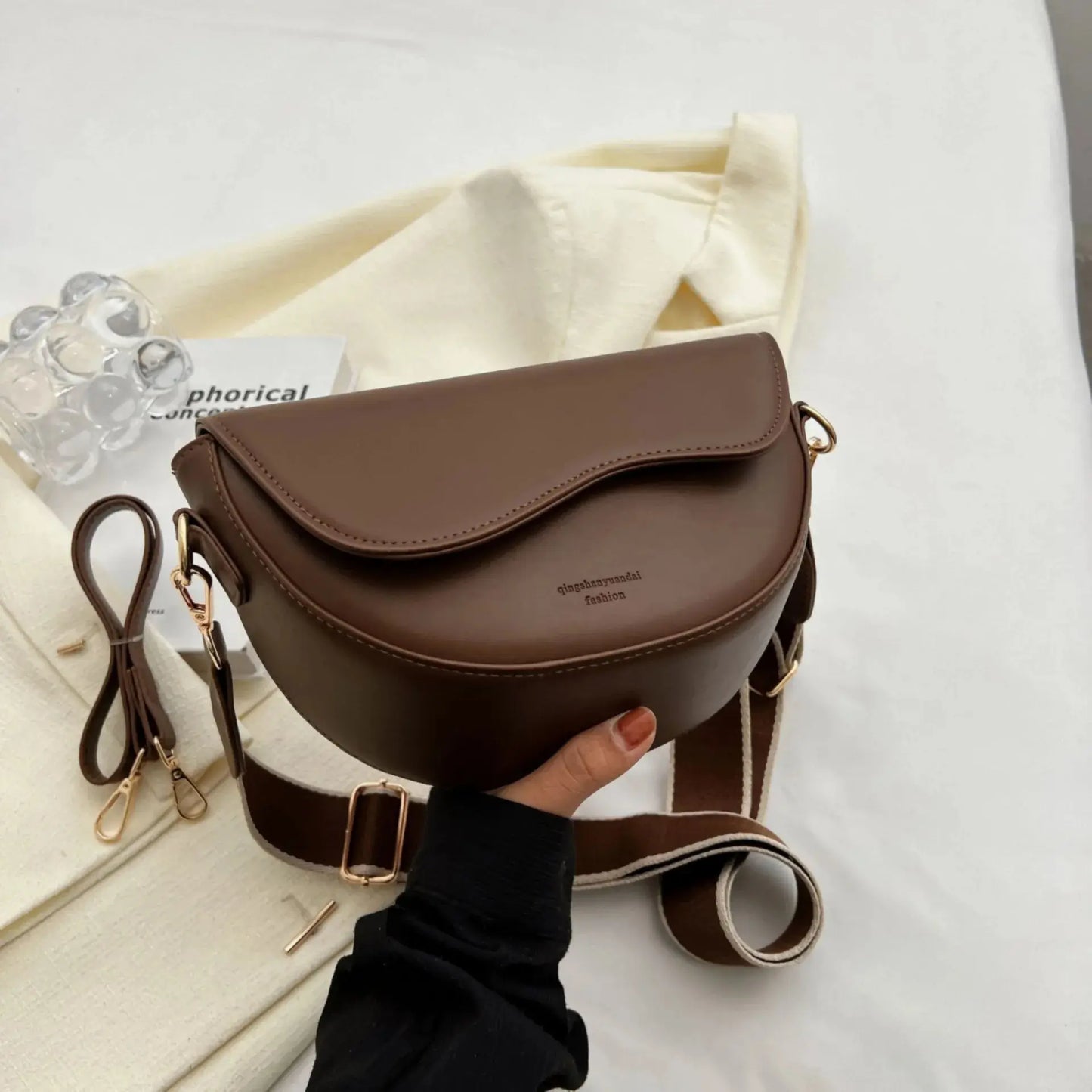 Frauen Vintage Einfarbig Klappe Kleine Sattel Schulter Unterarm Tasche Mode PU Leder Breiten Riemen Umhängetasche