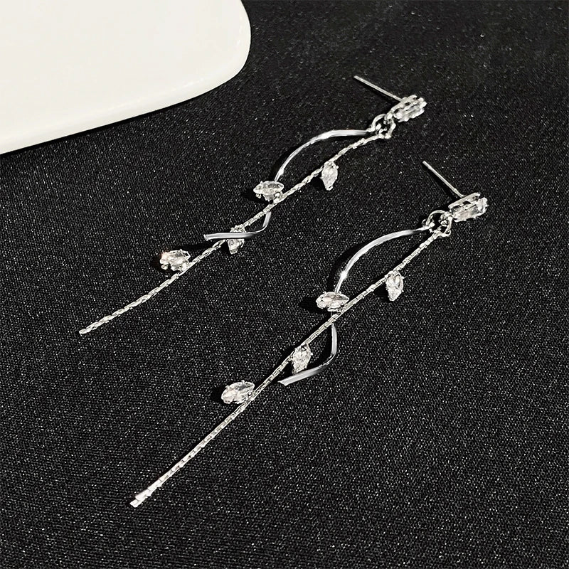Französisch Luxus Süße Romantische Lange Zirkon Quaste Twisted Ohrringe für Frauen Temperament Hochzeit Bankett Schmuck Gesche