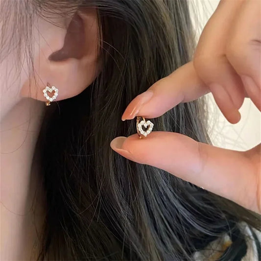 Neue Nette Süße Hohl Herz Zirkon Hoop Ohrring Für Frauen Klassische Glänzende Stud Ohrringe Mode Kleine Trendy Ohr Schnalle Schmuck